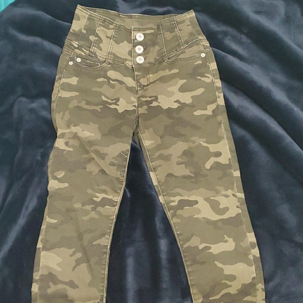 Camo high waisted jeans